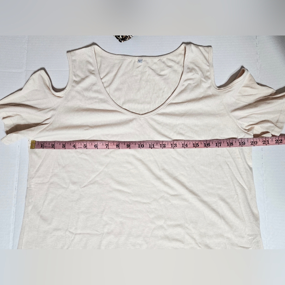 Women’s Cream Cold Shoulder Top with Leopard Print‎ Scrunchie Set - Picture 7 of 8